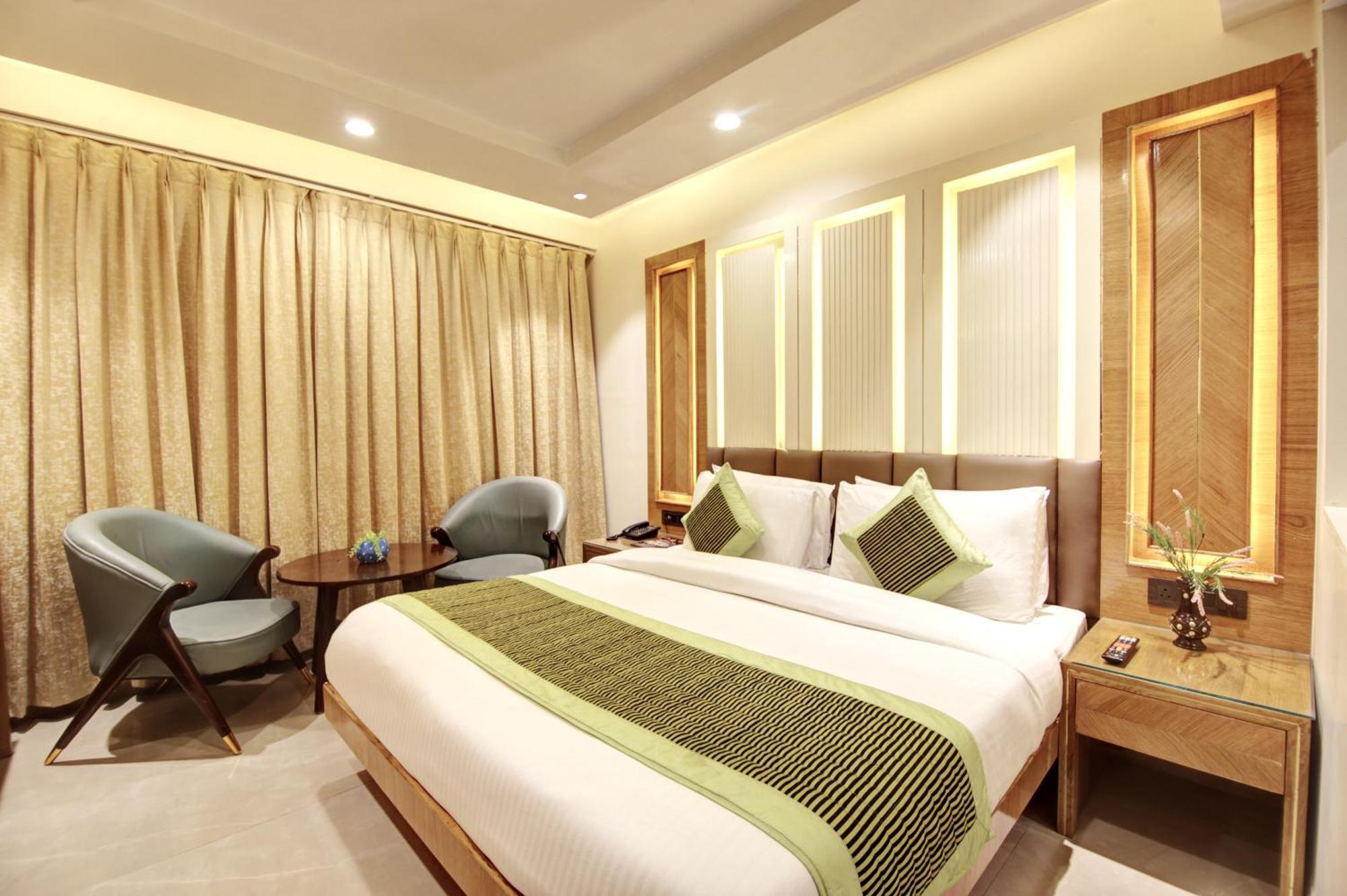 Hotel Krishna Plaza 'New Delhi' - By M S Hospitality Exterior photo