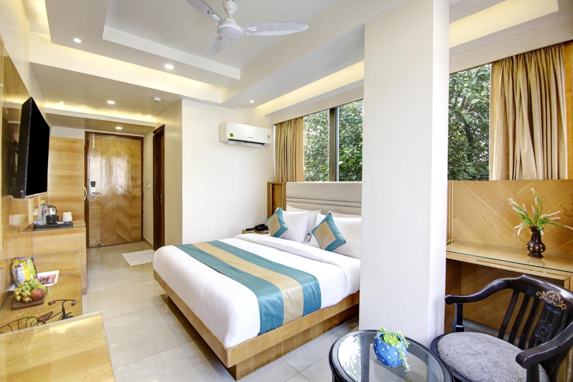 Hotel Krishna Plaza 'New Delhi' - By M S Hospitality Exterior photo
