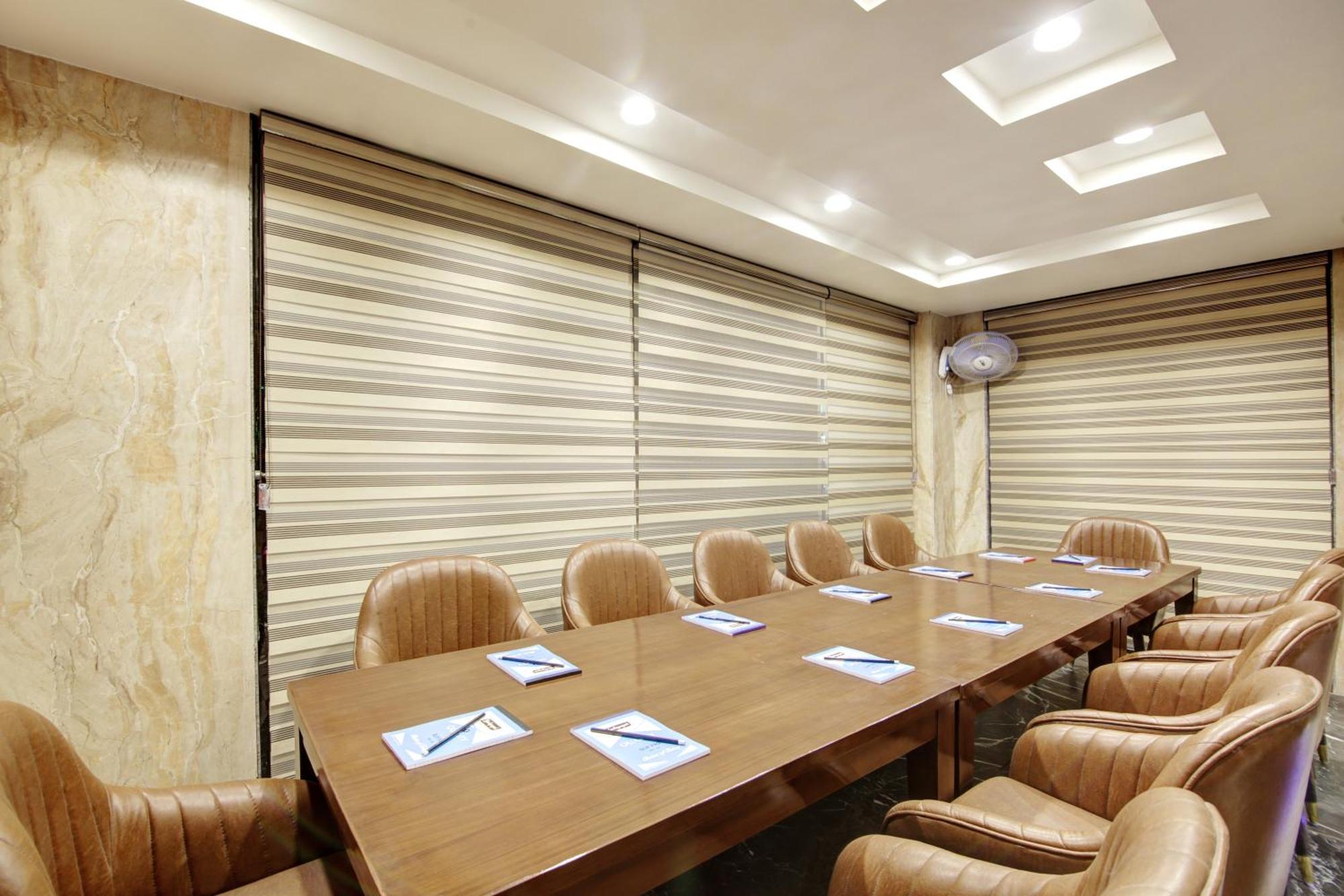 Hotel Krishna Plaza 'New Delhi' - By M S Hospitality Exterior photo
