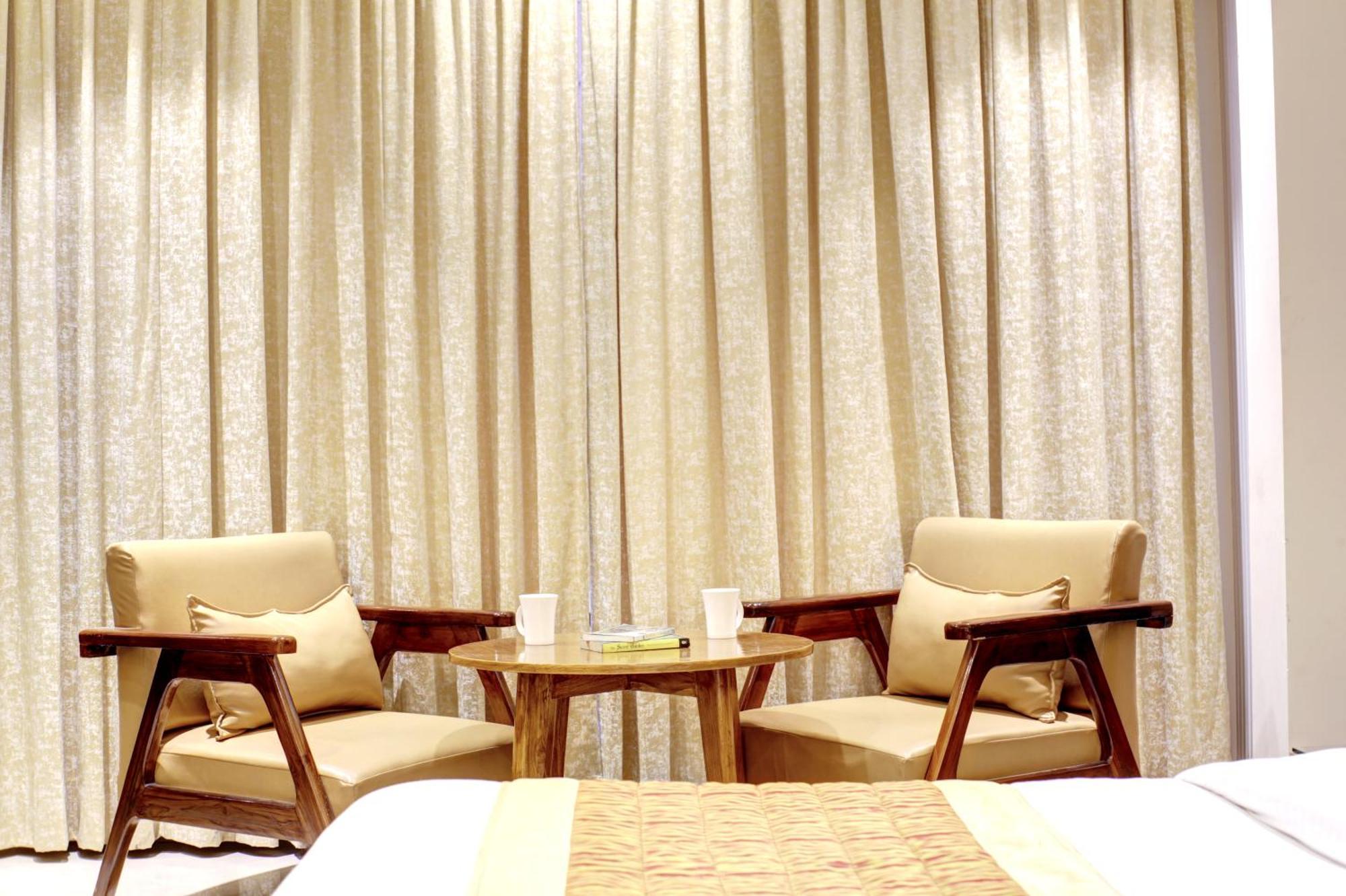 Hotel Krishna Plaza 'New Delhi' - By M S Hospitality Exterior photo