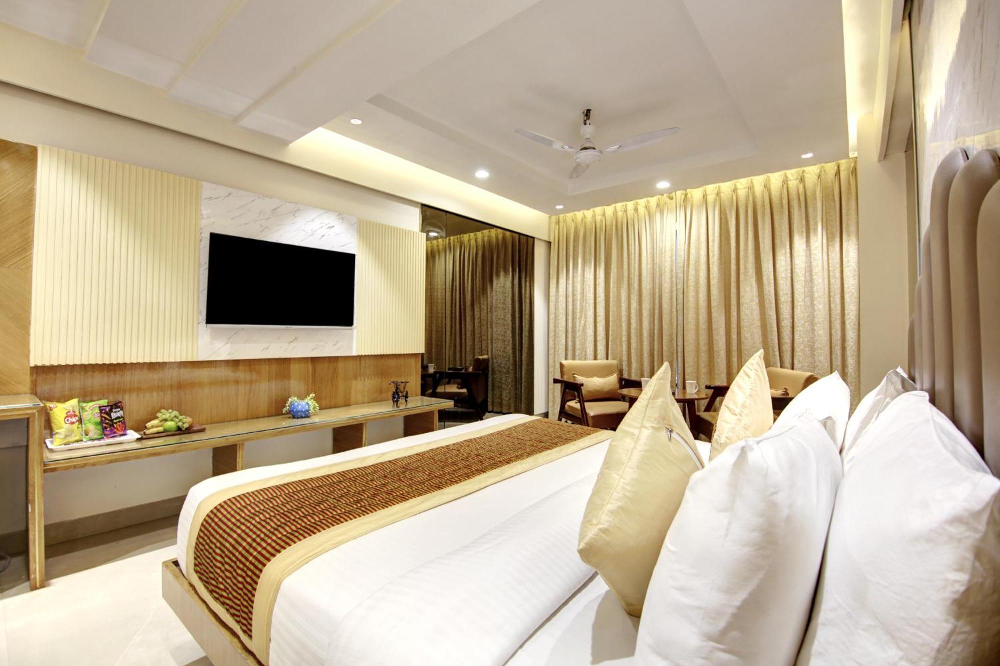 Hotel Krishna Plaza 'New Delhi' - By M S Hospitality Exterior photo