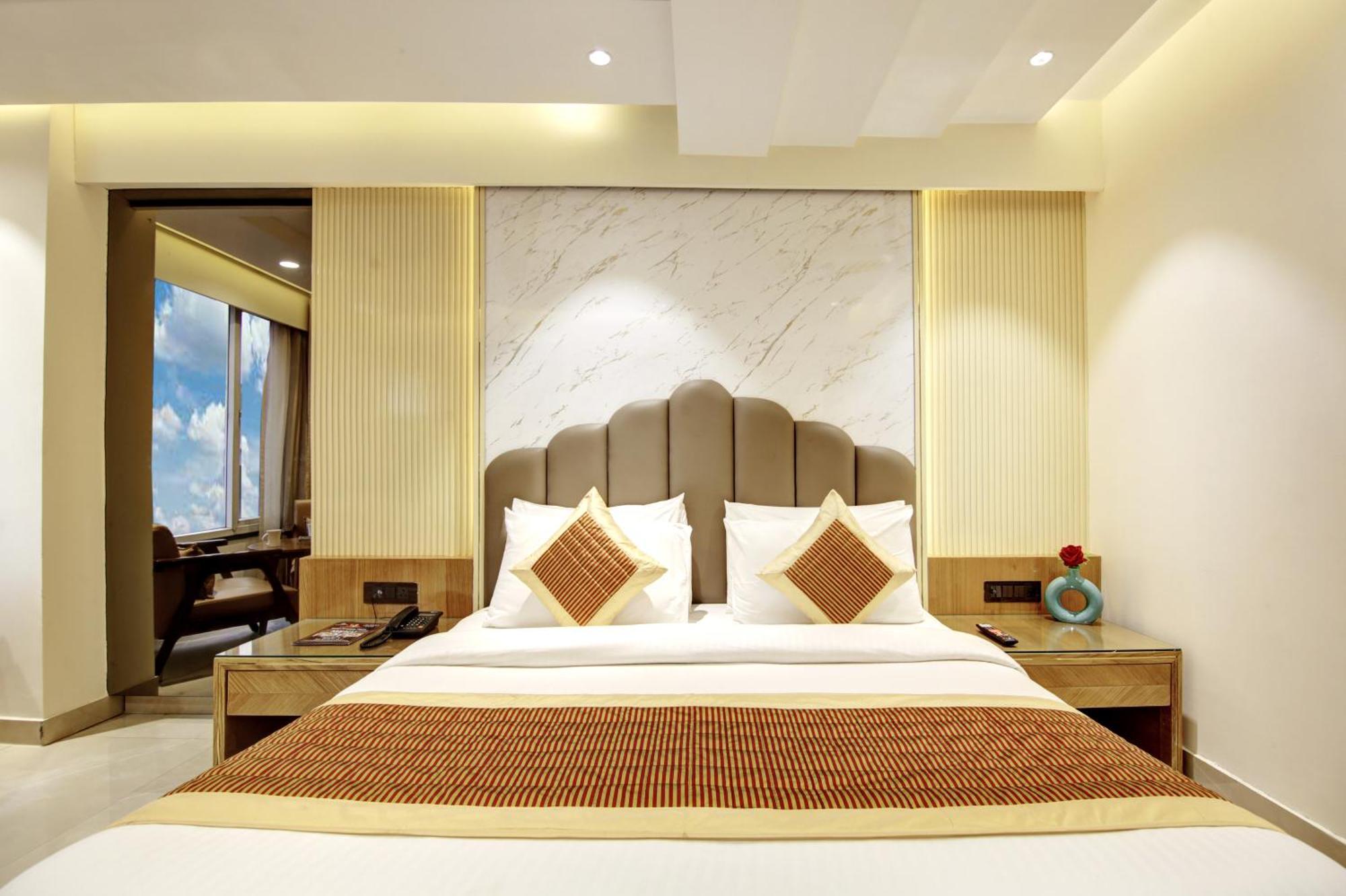 Hotel Krishna Plaza 'New Delhi' - By M S Hospitality Exterior photo