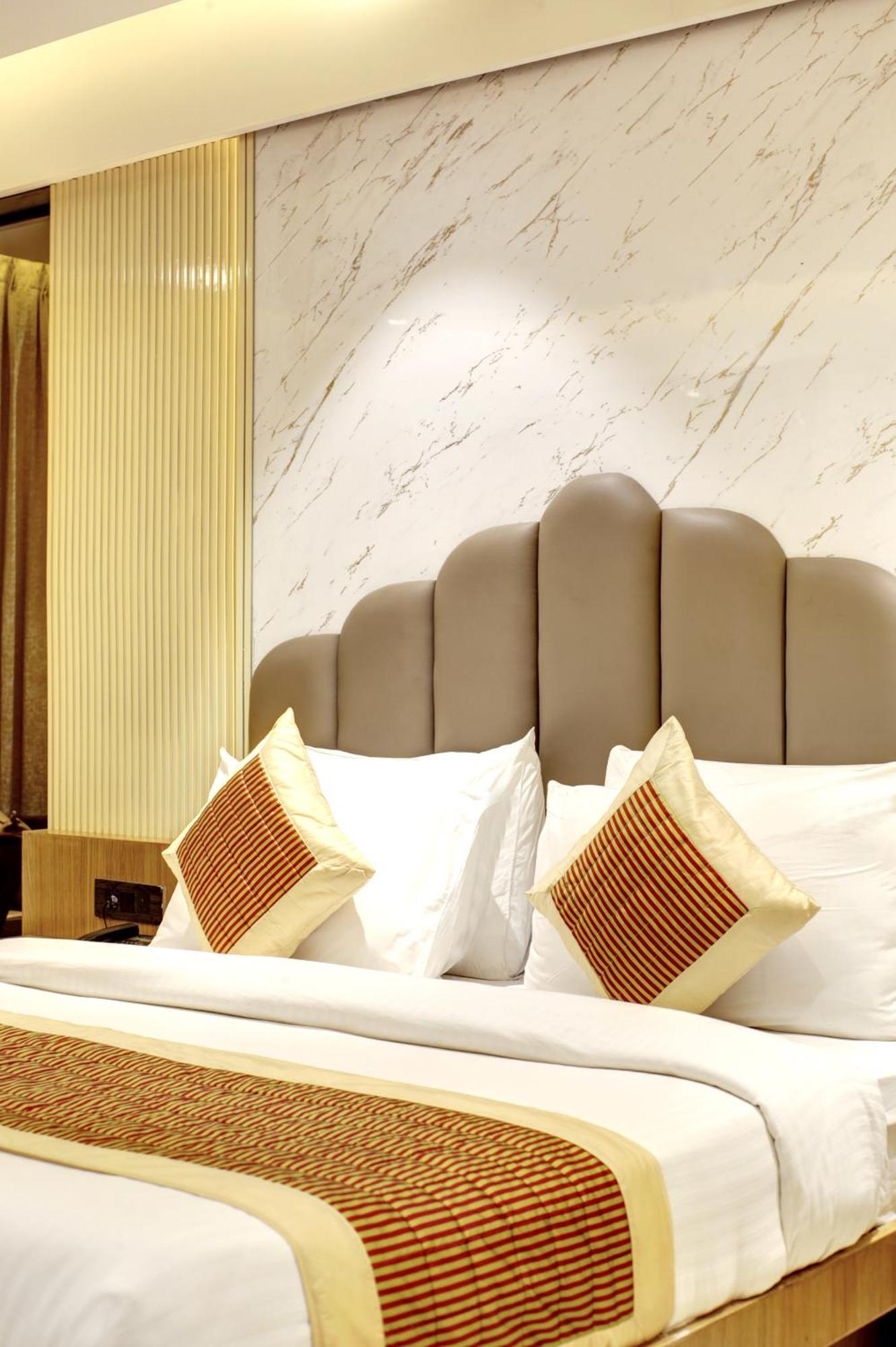 Hotel Krishna Plaza 'New Delhi' - By M S Hospitality Exterior photo