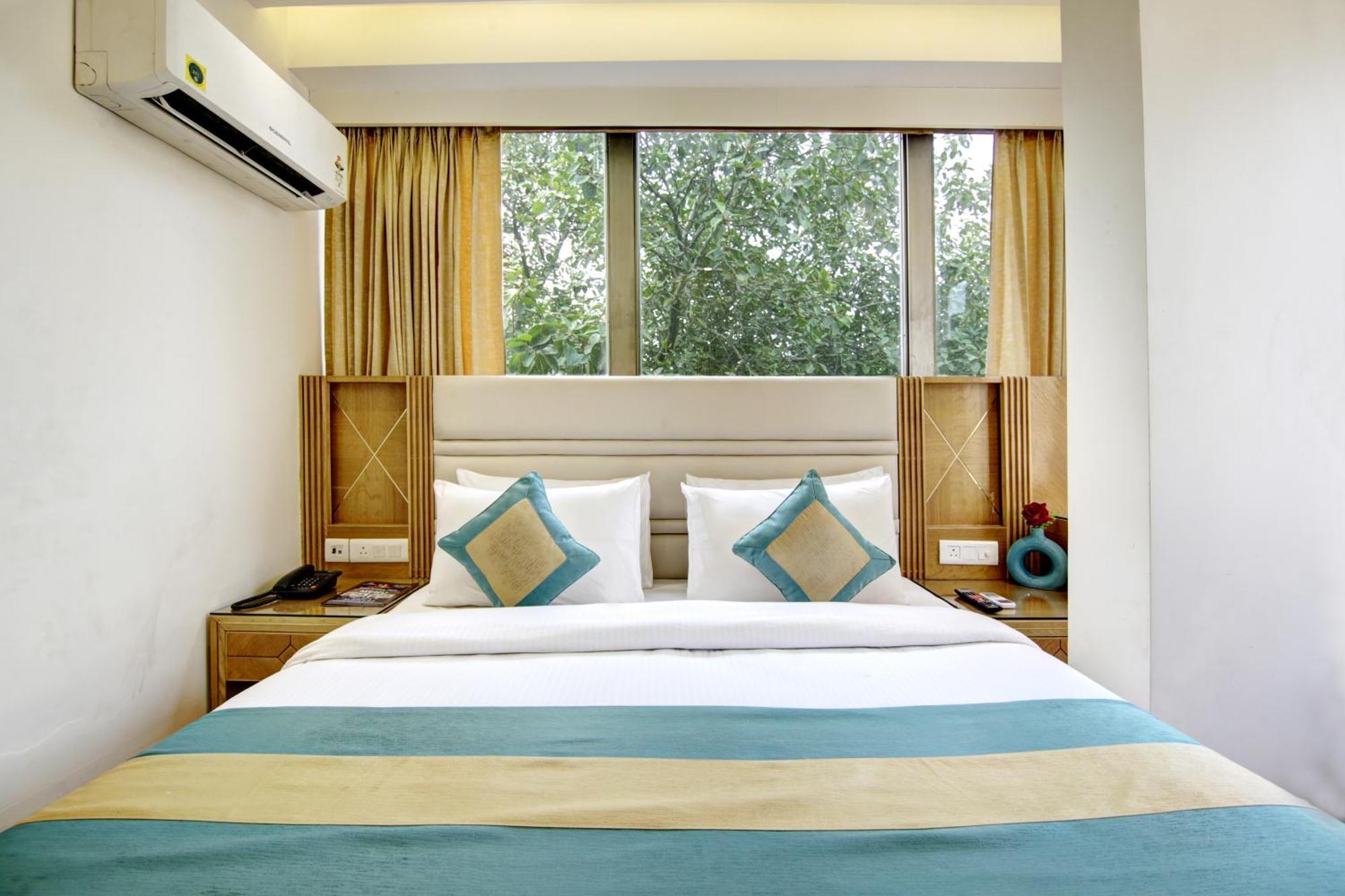 Hotel Krishna Plaza 'New Delhi' - By M S Hospitality Exterior photo