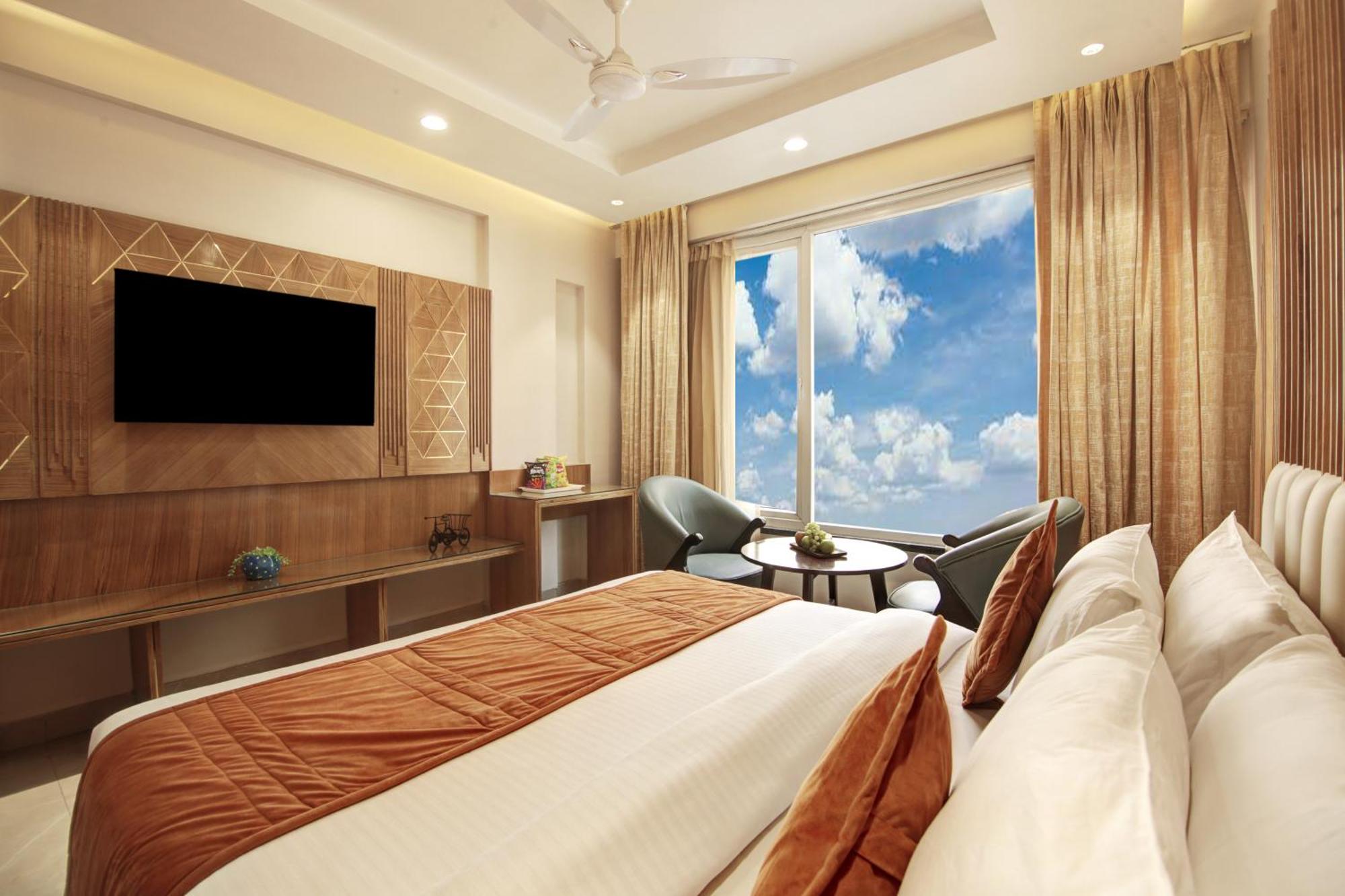 Hotel Krishna Plaza 'New Delhi' - By M S Hospitality Exterior photo