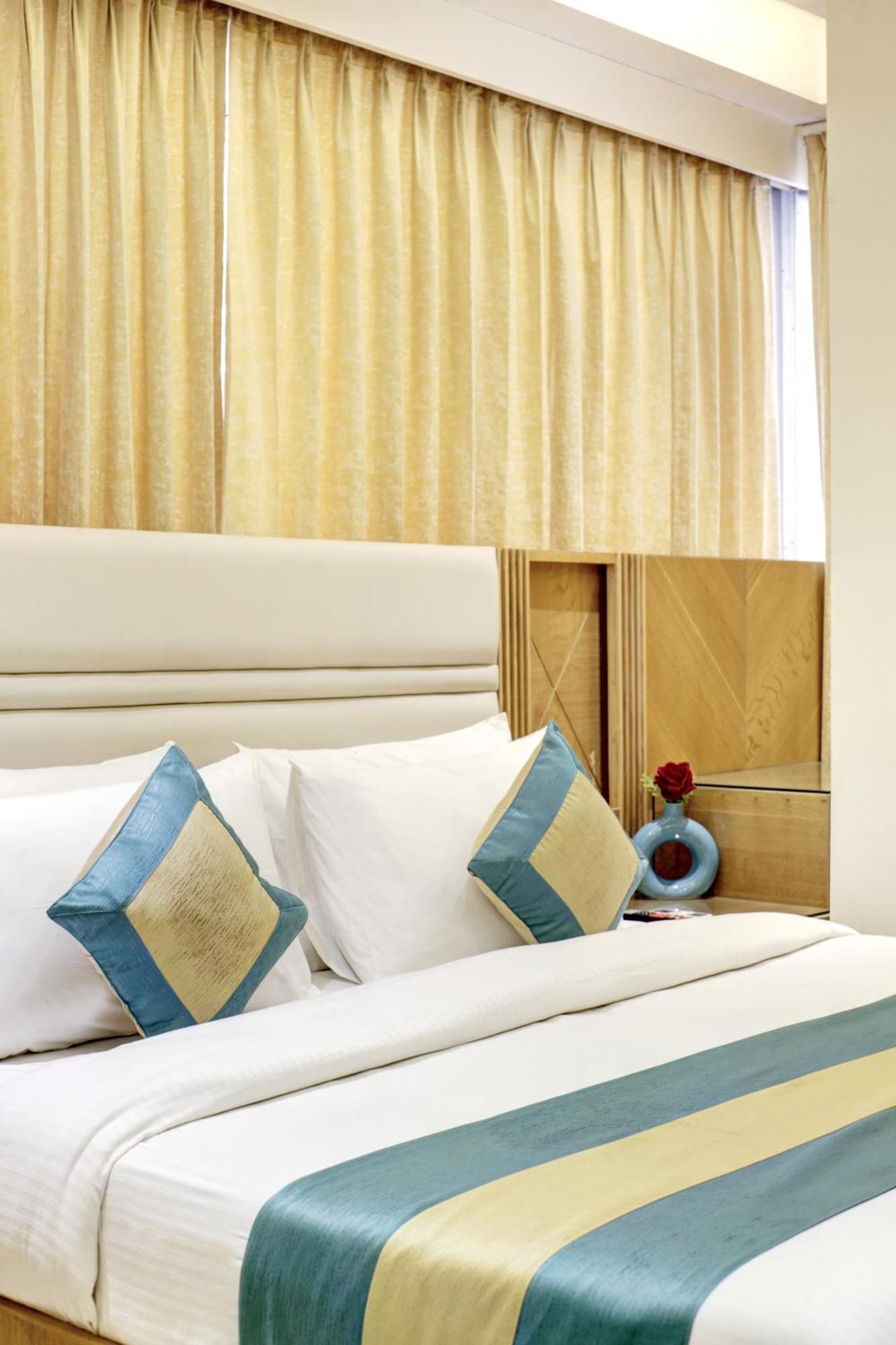 Hotel Krishna Plaza 'New Delhi' - By M S Hospitality Exterior photo