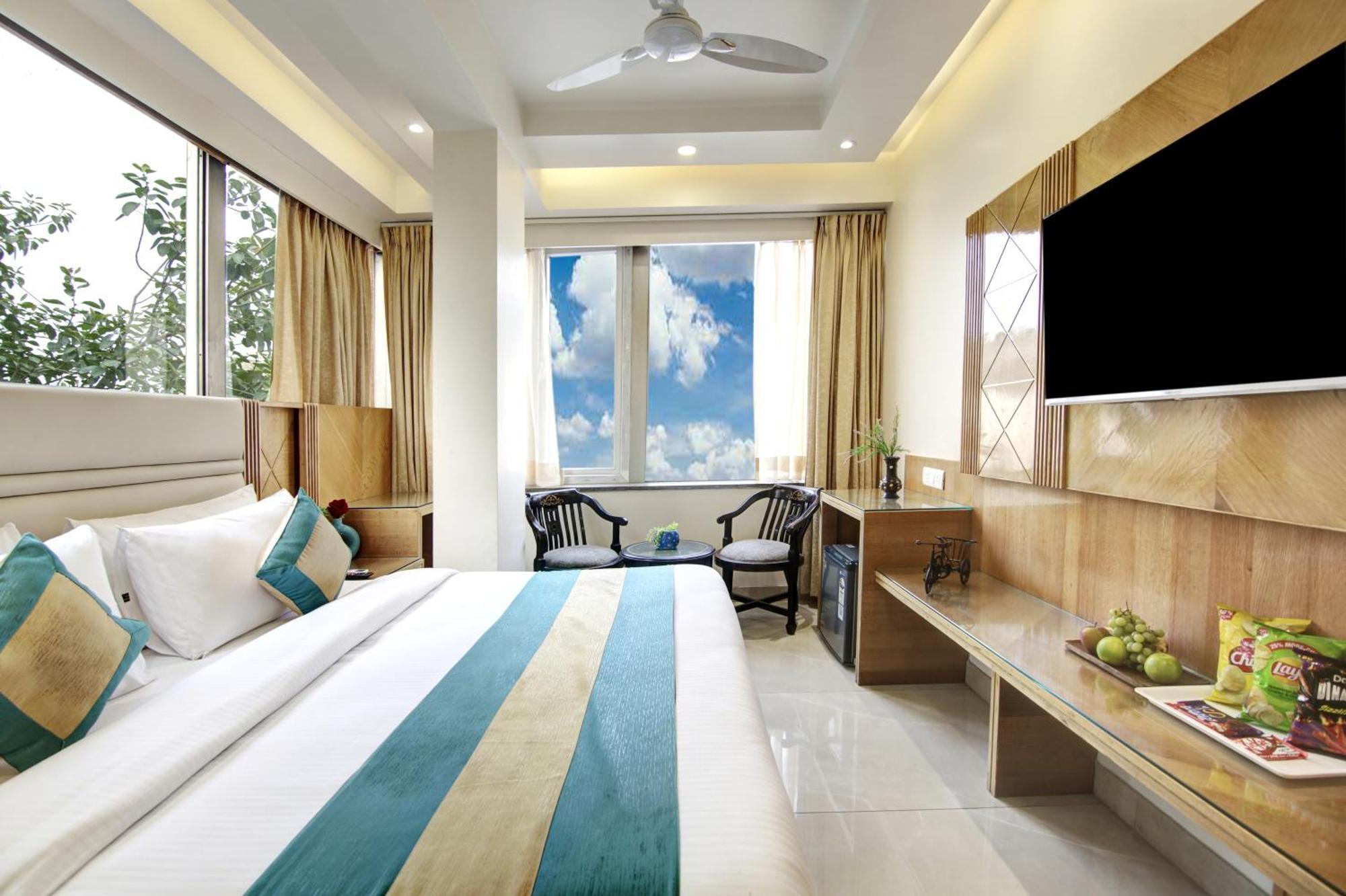 Hotel Krishna Plaza 'New Delhi' - By M S Hospitality Exterior photo