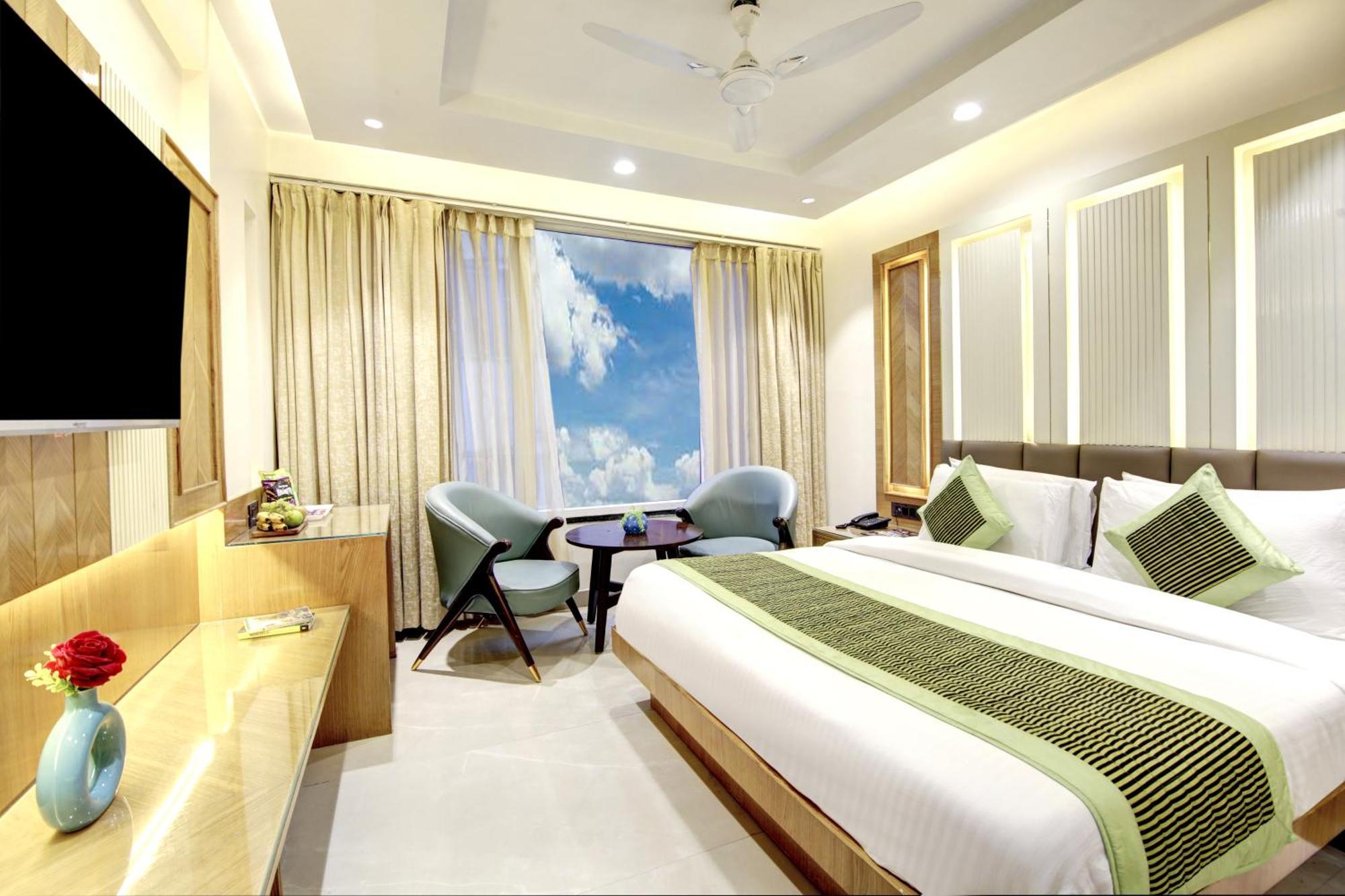 Hotel Krishna Plaza 'New Delhi' - By M S Hospitality Exterior photo