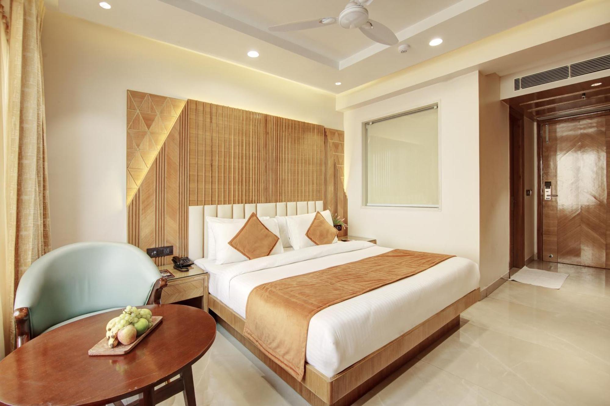 Hotel Krishna Plaza 'New Delhi' - By M S Hospitality Exterior photo