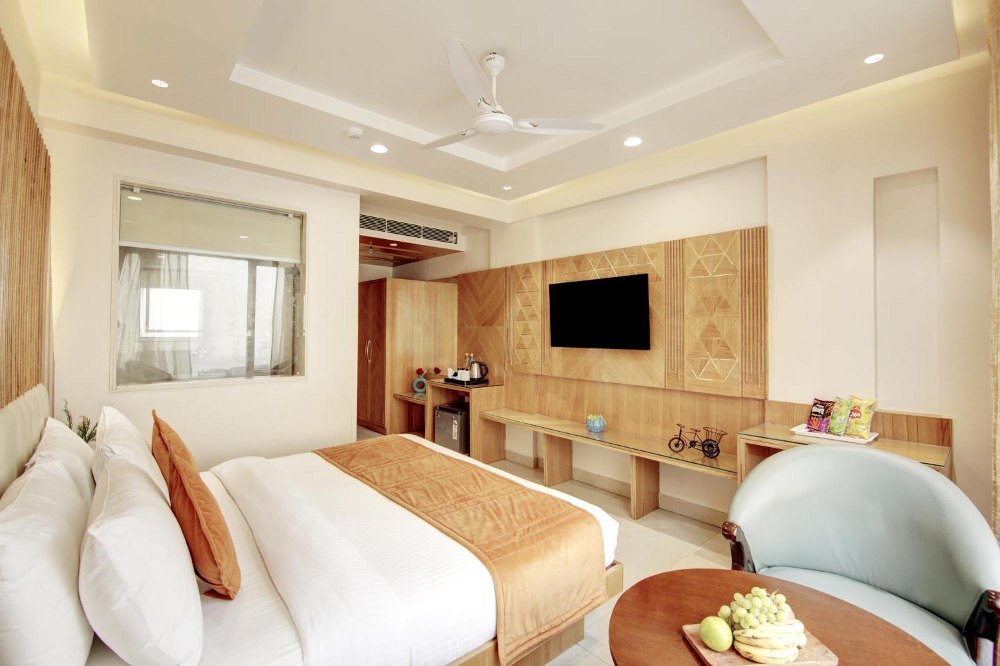 Hotel Krishna Plaza 'New Delhi' - By M S Hospitality Exterior photo