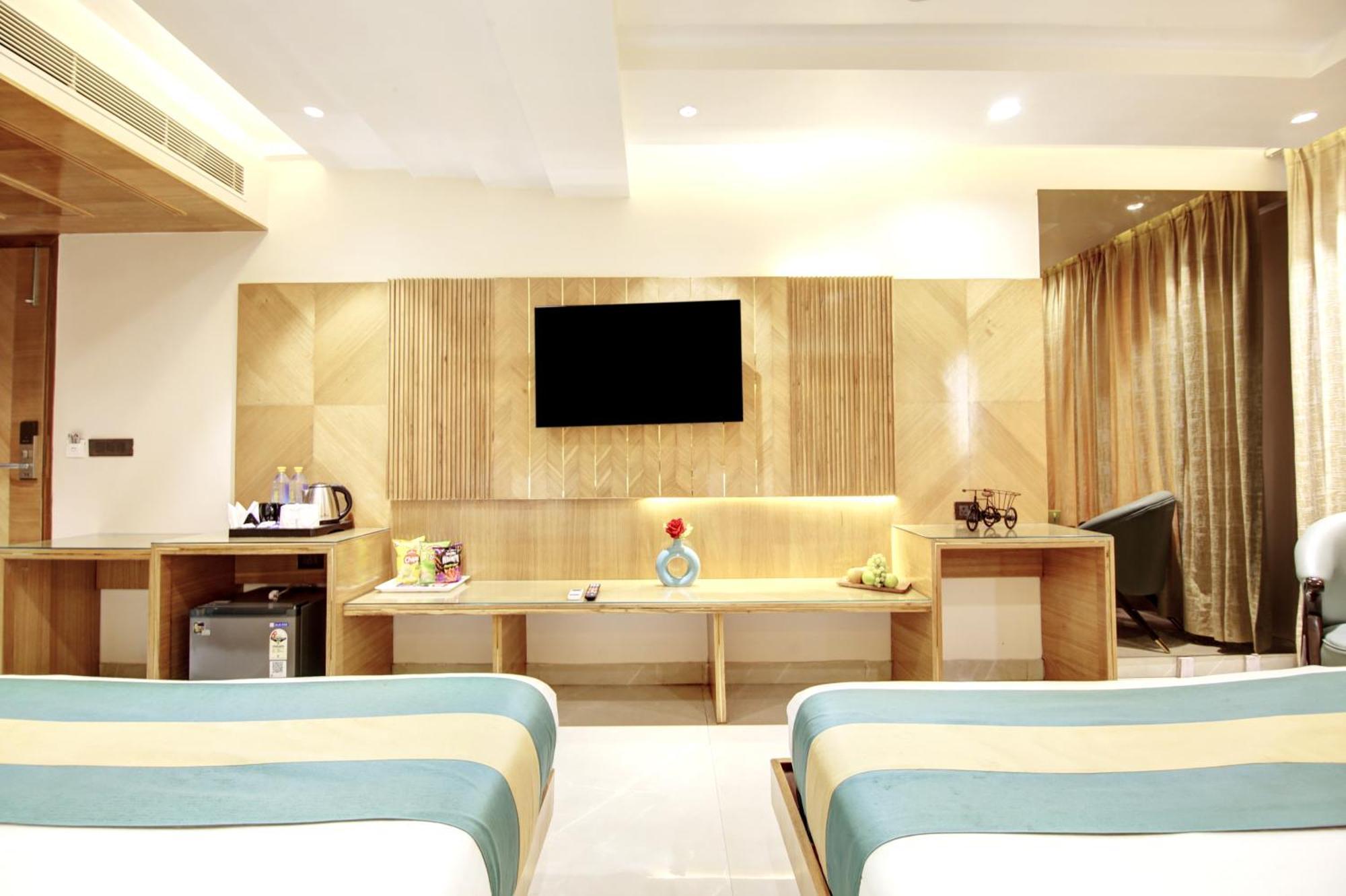 Hotel Krishna Plaza 'New Delhi' - By M S Hospitality Exterior photo