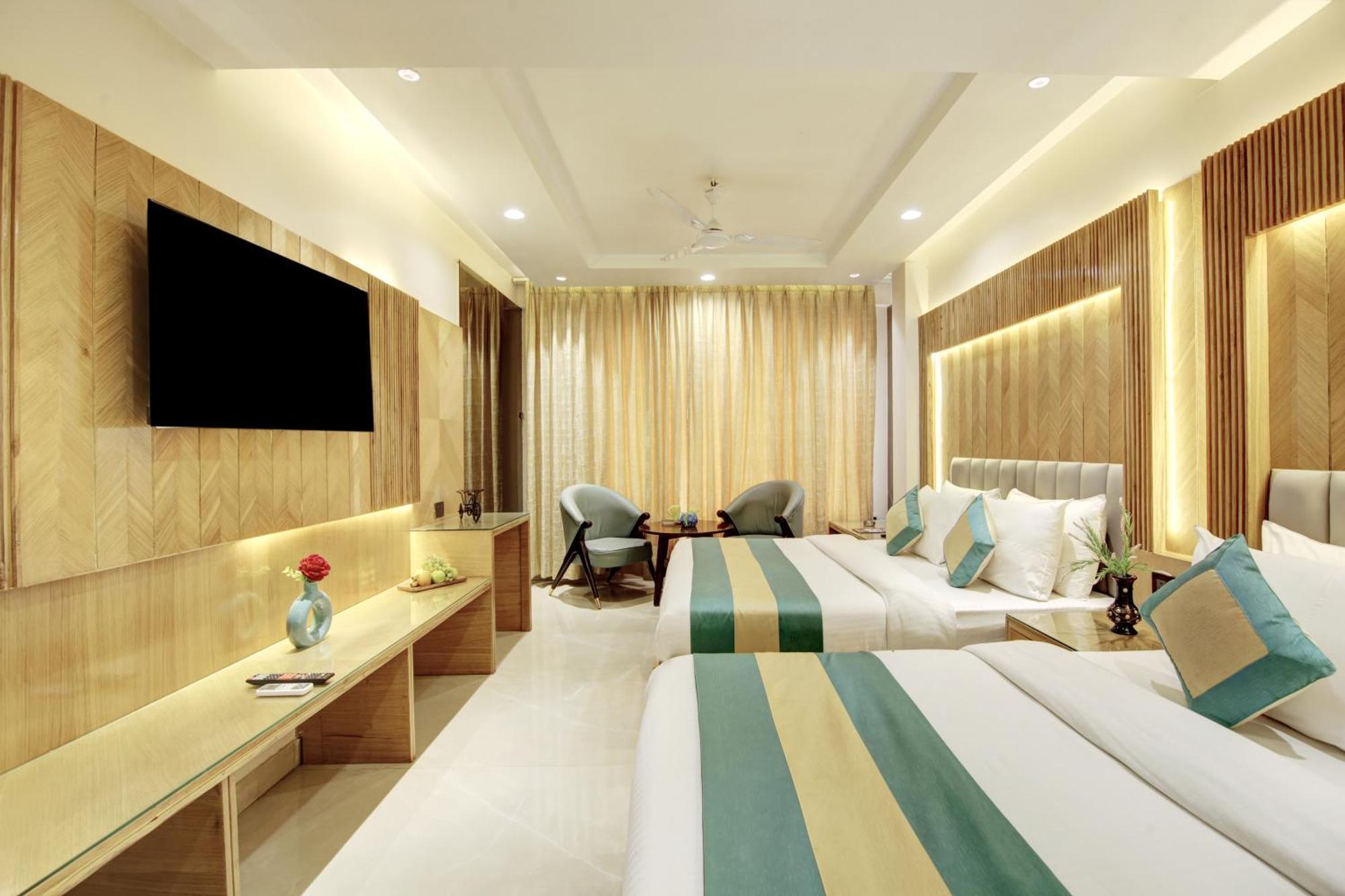 Hotel Krishna Plaza 'New Delhi' - By M S Hospitality Exterior photo